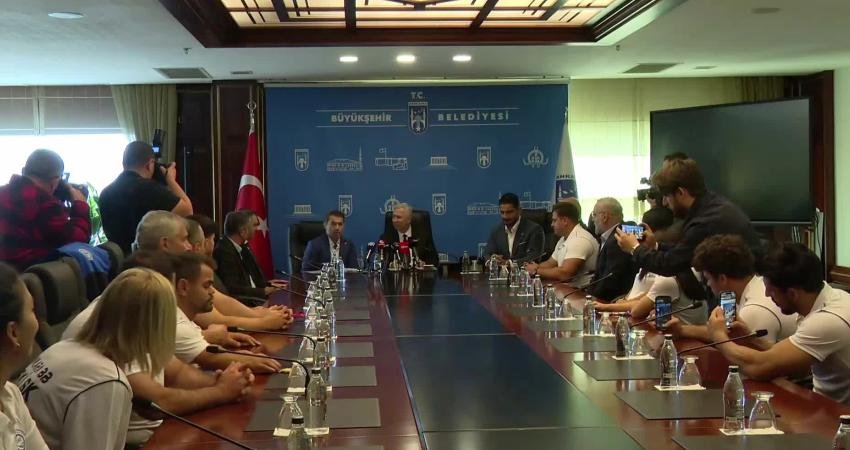 Mansur Yavaş: “Biz destek olacağız, sporcularımız da dünya rekorları, altın madalya getirmeye devam edecek” Ankara Büyükşehir Belediye (ABB) Başkanı Mansur Yavaş, ABB ASKİ Spor'un