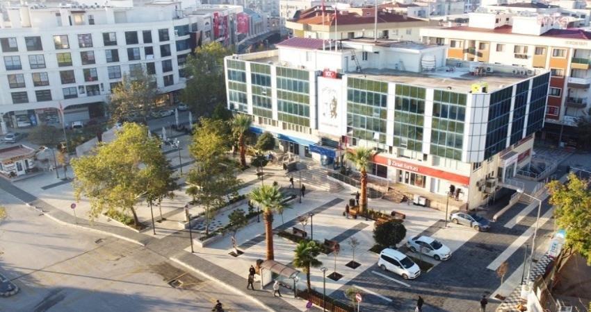 Menderes Belediyesi, ilçe genelinde geniş kapsamlı bir temizlik çalışması gerçekleştirdi.