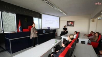 Menderes Belediyesi’nde personele işaret dili eğitimi veriliyor.