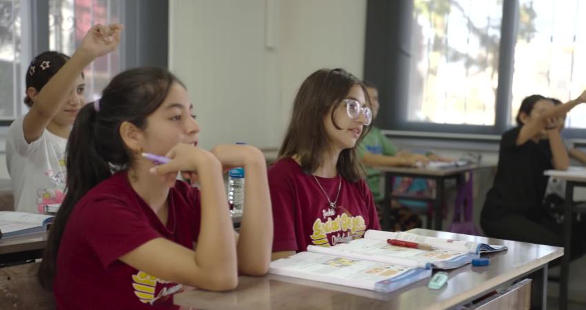 Mezitli Belediye Başkanı Tuncer: “Eğitime yapılan yatırım, geleceğe yapılan yatırımdır” Mezitli Belediyesi, gençlerin geleceğe güvenle hazırlanabilmesi amacıyla Çamlıca Mahallesi’nde bulunan
