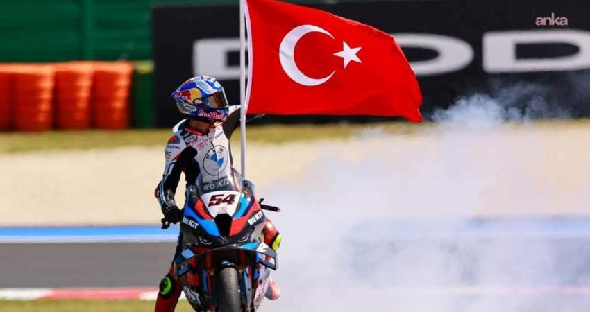 Milli motosikletçi Toprak Razgatlıoğlu, İspanya'daki 2025 Dünya Superbike Şampiyonası'nda sezonu