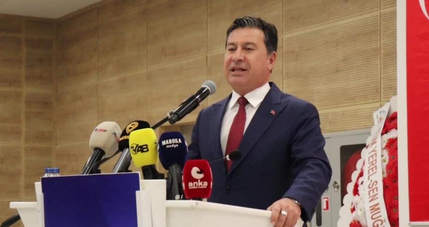 Muğla’da 29 Ekim Cumhuriyet Bayramı resepsiyonu Büyükşehir Belediye Başkanı Aras: Böyle bir toplumu hiçbir zaman geriye götüremezsiniz Muğla Büyükşehir Belediye Başkanı Ahmet Aras, 29 Ekim Cumhuriyet Bayramı