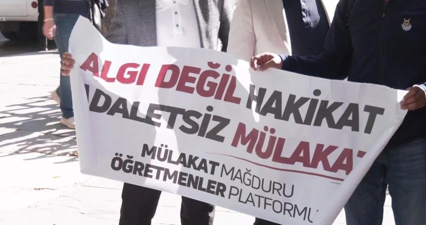 MEB önünde eylem yapan Mülakat Mağduru Öğretmenler Platformu üyeleri yaşadıkları