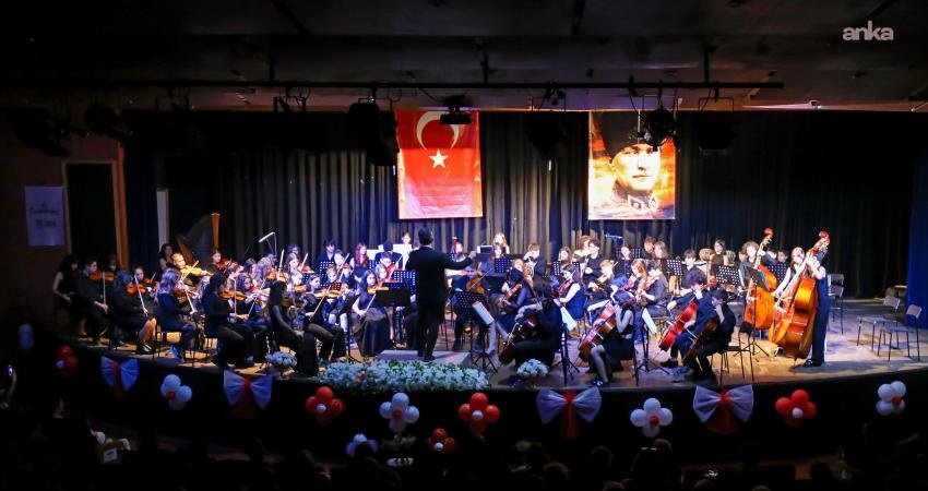 Narlıdere Belediyesi Çocuk Senfoni Orkestrası, Cumhuriyetin 102’nci yılına özel verdiği