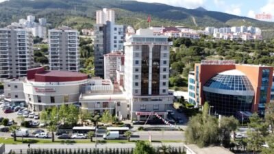 Narlıdere Belediyesi, ihtiyaç sahibi ailelerin ilkokul çağındaki çocuklarına çanta ve