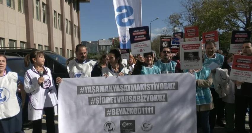 Okmeydanı Ağız ve Diş Sağlığı Hastanesi’nde üç diş hekimi hasta