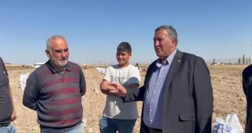 CHP Niğde Milletvekili Ömer Fethi Gürer, patates üreticilerinin sıkıntılarını dinledi. Geçen
