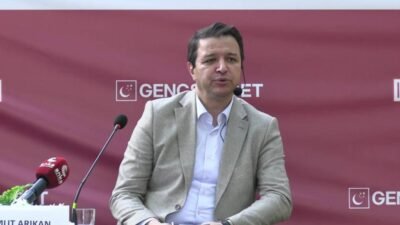 Saadet Partisi Genel Başkanı Mahmut Arıkan, İzmir’de gençlerle düzenlenen “Bir