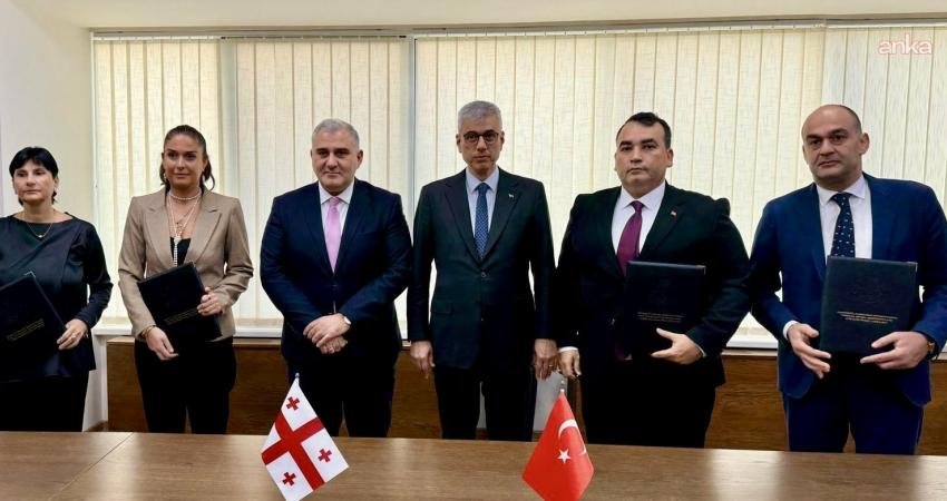 Sağlık Bakanı Kemal Memişoğlu, Gürcistanlı mevkidaşı Mikheil Sarjveladze ile görüştü. Görüşmenin