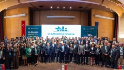 İzmir Büyükşehir Belediye Başkanı Cemil Tugay'ın başkanı olduğu Türkiye Sağlıklı