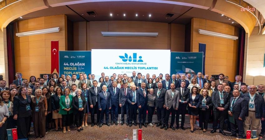 Sağlıklı Şehirler En İyi Uygulama Yarışması ödülleri sahiplerini buldu İzmir Büyükşehir Belediye Başkanı Cemil Tugay'ın başkanı olduğu Türkiye Sağlıklı