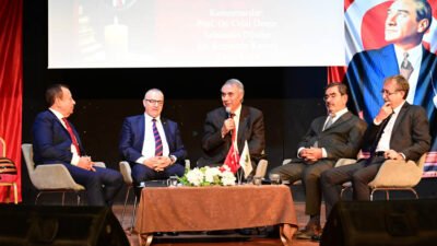 Mamak Belediyesi ve Dünya Söz Akademisi işbirliğiyle düzenlenen özel gecede,