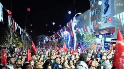 Cumhuriyet'in 102. kuruluş yılı, Sancaktepe’de büyük bir coşkuyla kutlandı. Binlerce