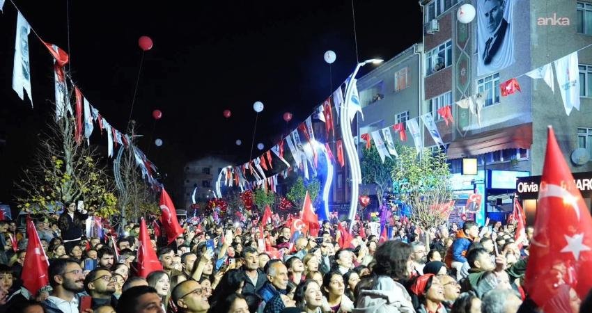 Cumhuriyet'in 102. kuruluş yılı, Sancaktepe’de büyük bir coşkuyla kutlandı. Binlerce