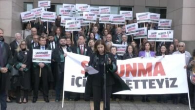 Mesleklerini yaparken tutuklanan avukatlar adına İstanbul Barosu öncülüğünde başlatılan "Savunma