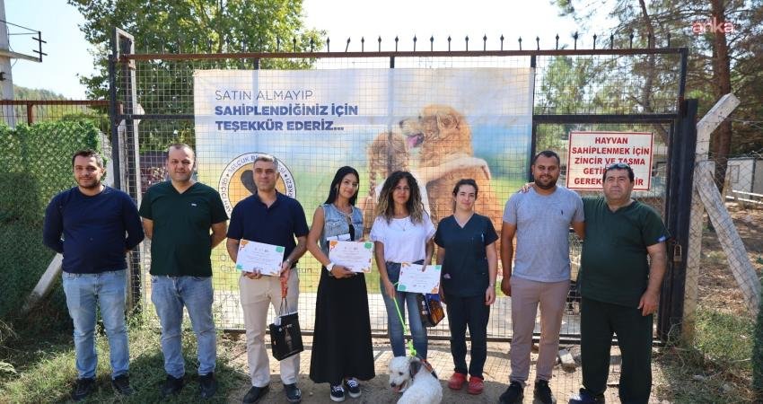 Efes Selçuk Belediyesi hayvan barınağından köpek sahiplenen vatandaşlar, 4 Ekim