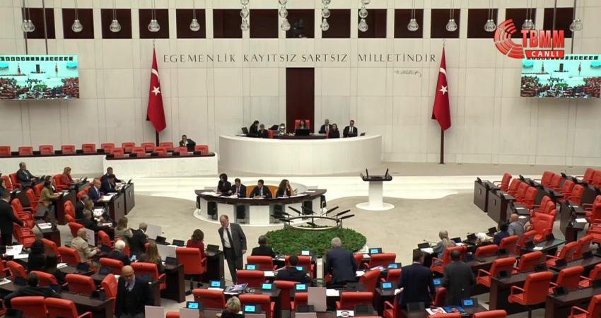 TBMM Genel Kurulu'nda İYİ Parti Grup Başkanvekili Turhan Çömez ve