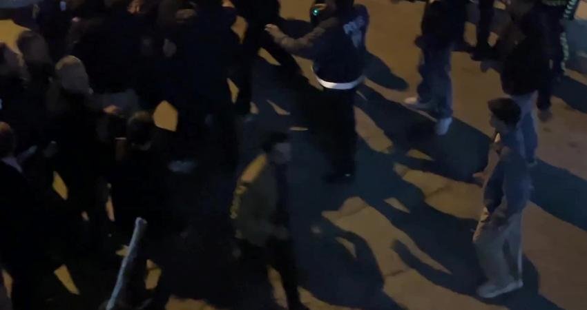 Tunceli’de 29 Ekim nedeniyle düzenlenen konserde kavga çıktı Tunceli’de 29 Ekim Cumhuriyet Bayramı kutlamaları kapsamında düzenlenen konser alanının