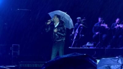 Türkiye Kültür Yolu Festivali’nin son gününde sahne alan ünlü şarkıcı