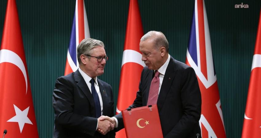 Türkiye’nin İngiltere ile imzaladığı Eurofighter anlaşması dünya basınında Türkiye ile İngiltere arasında imzalanan Türkiye'ye 20 adet Eurofighter savaş