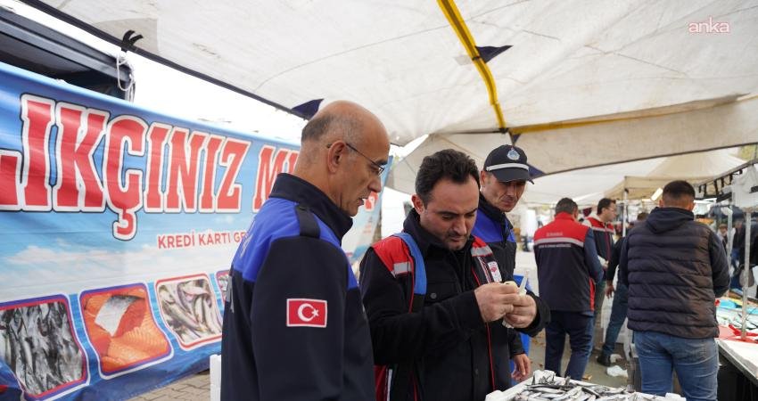Tuzla Belediyesi, ilçe genelinde kurulan semt pazarlarında denetimlerini aralıksız sürdürüyor.