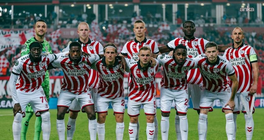 Samsunspor, Konferans Ligi'nin ikinci haftasında konuk ettiği  Dinamo Kiev'i  3-0