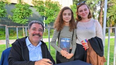 Yazar Ahmet Ümit, 6. İzmir Kitap Fuarı’nda (İZKİTAP) düzenlenen “Antik