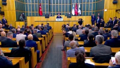 Gelecek Partisi Genel Başkanı Ahmet Davutoğlu, eski AK Parti İzmir