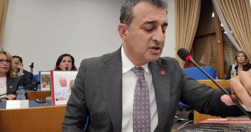 CHP Adana Milletvekili Burhanettin Bulut, RTÜK'ün sansürü olağanlaştırdığını söyleyerek "Sadece Cumhurbaşkanının yani