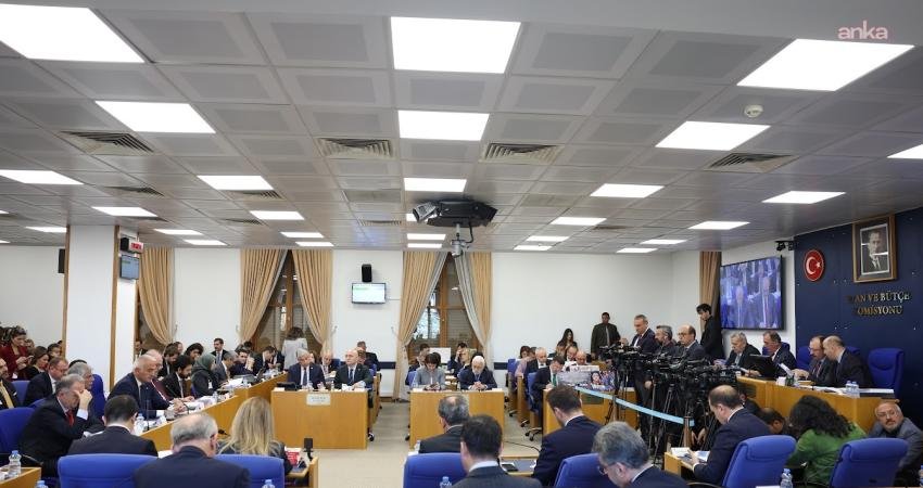 2026 bütçesi Plan ve Bütçe Komisyonu’nda… CHP’li Erdem’den Bakan Ersoy’a “Kartalkaya” tepkisi: “Ne bir özür, ne bir yüzleşme, ne de istifa var” TBMM Plan ve Bütçe Komisyonu'nda Kültür ve Turizm Bakanlığı bütçesi