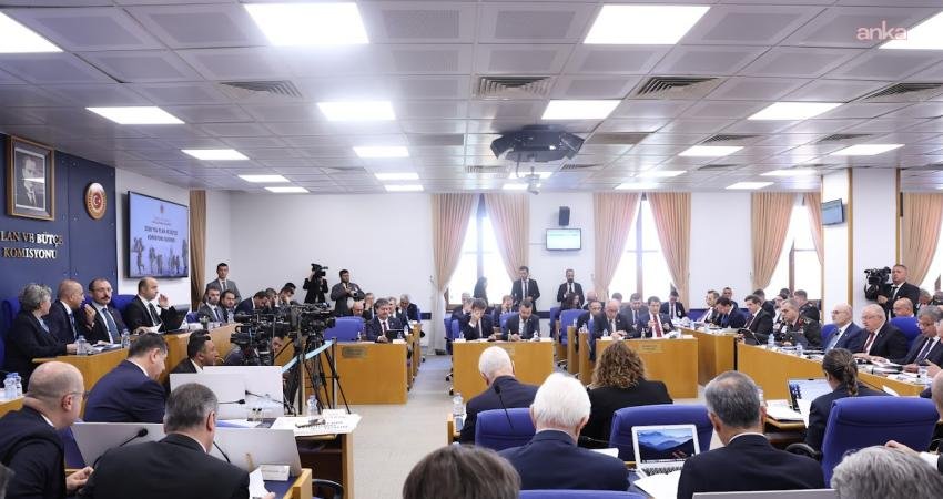 İYİ Parti İzmir Milletvekili Hüsmen Kırkpınar, Milli Savunma Bakanlığı'nın bütçe