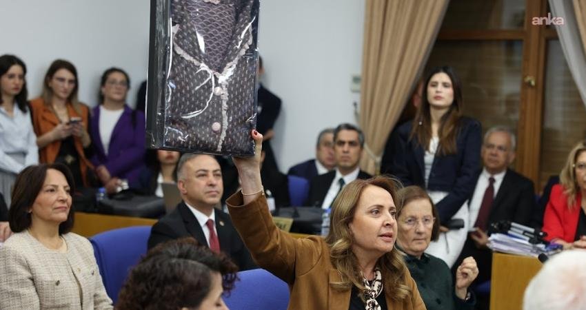 2026 bütçesi Plan ve Bütçe Komisyonu’nda… Semra Dinçer: Saliha’nın hırkası, sizin suskun iktidarınızın, geciken adaletinizin sembolüdür Aile ve Sosyal Hizmetler Bakanlığı'nın 2026 yılı bütçe görüşmelerinde konuşan CHP Ankara