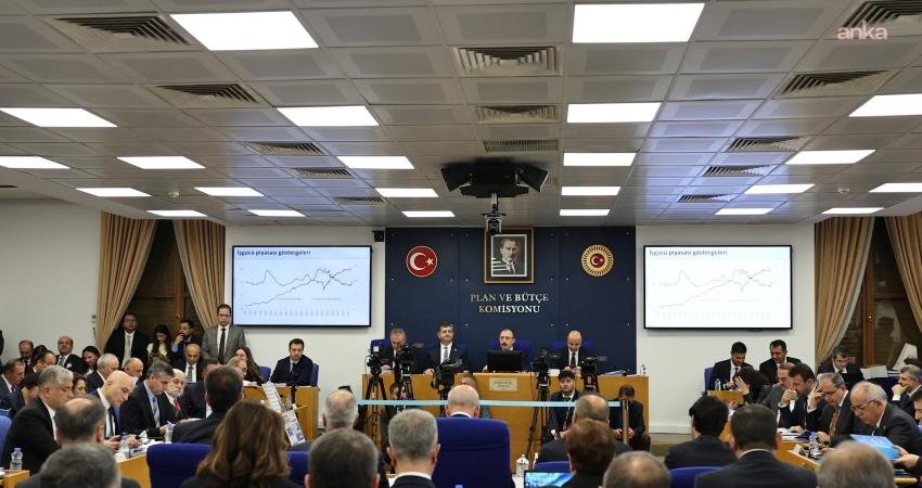 2026 bütçesi Plan ve Bütçe Komisyonunda… Ümit Özlale: 5 senede 4 Maliye Bakanı, 5 de Merkez Bankası Başkanı’nın değiştiği yerde kimse değişene bakmaz, değiştirene bakar CHP İzmir Milletvekili Ümit Özlale, Hazine ve Maliye Bakanlığı'nın 2026