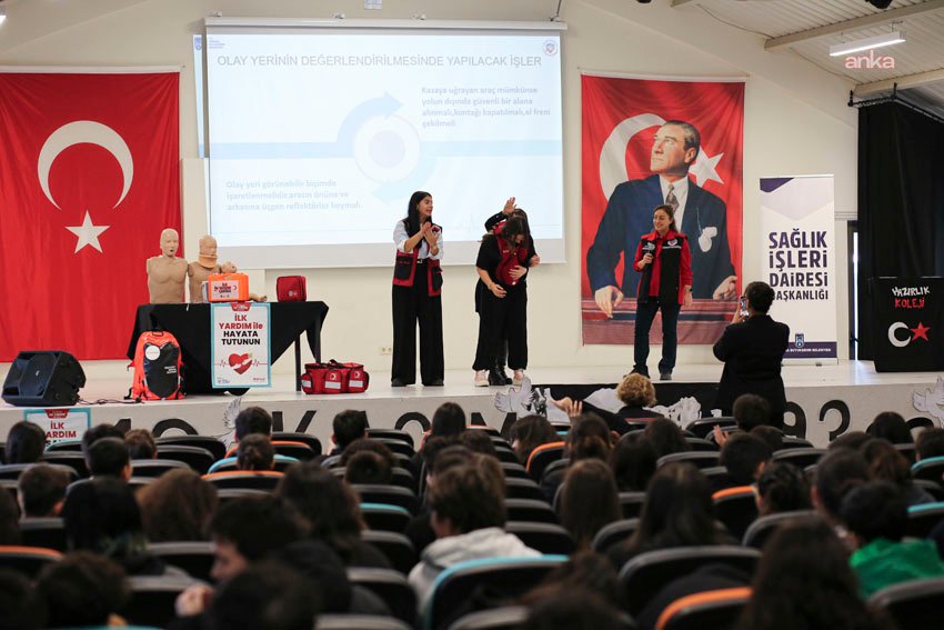Ankara Büyükşehir Belediyesi, öğrenciler için “İlk Yardım Farkındalık Eğitimi” düzenledi Ankara Büyükşehir Belediyesi (ABB), 8-15 yaş aralığındaki öğrenciler için "Okullarda İş