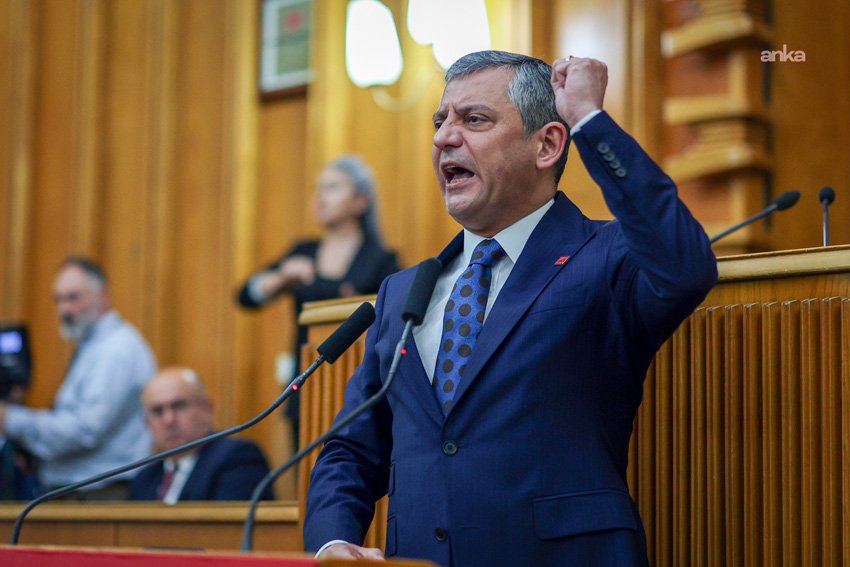 Özgür Özel: “Hodri meydan. Zulümse direnmeye devam. Hukuksa gel, siyasette yarışalım” CHP Genel Başkanı Özgür Özel, "Tutuksuz yargılama yaparsanız, TRT'den yayın