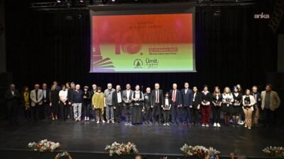 Muratpaşa Belediye Başkanı Ümit Uysal, 10. Antalya Edebiyat Günleri ödül