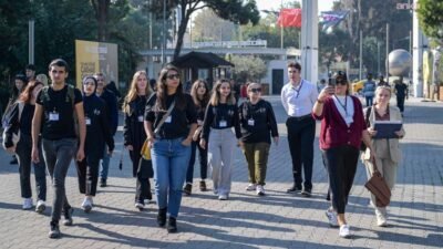 İzmir Büyükşehir Belediyesi, yerel demokrasinin güçlendirilmesi yönündeki adımlardan biri olarak