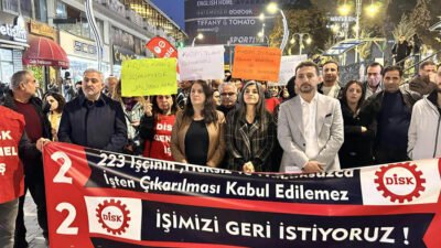 Van'da kayyum yönetimi tarafından işten çıkarılan Büyükşehir Belediyesi işçilerinin işe