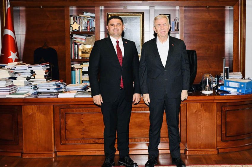 Şereflikoçhisar Belediye Başkanı Mustafa Koçak’tan Mansur Yavaş’a ziyaret Şereflikoçhisar Belediye Başkanı Mustafa Koçak, Ankara Büyükşehir Belediye Başkanı Mansur