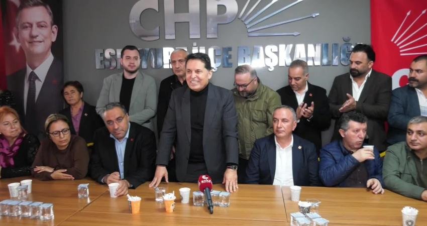 Ahmet Özer: “Özgürlük dünyanın en güzel şeyidir ama bir tek kişi bile özgür olmazsa hiçbirimiz özgür değiliz” Hakkında açılan dava kapsamında dün tahliye edilen Esenyurt Belediye Başkanı