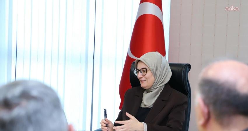 AK Partili Uygur: Sındırgı’da deprem bölgesinde faaliyet gösteren esnaflarımıza yeni destek imkanlarını hayata geçiriyoruz AK Parti Genel Başkan Yardımcısı Belgin Uygur, Sındırgı’da deprem sonrası