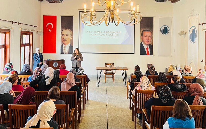 Altındağ Belediyesi bağımlılıklarla mücadelesini sürdürüyor. Altındağ Belediyesi Kadın Eğitim ve