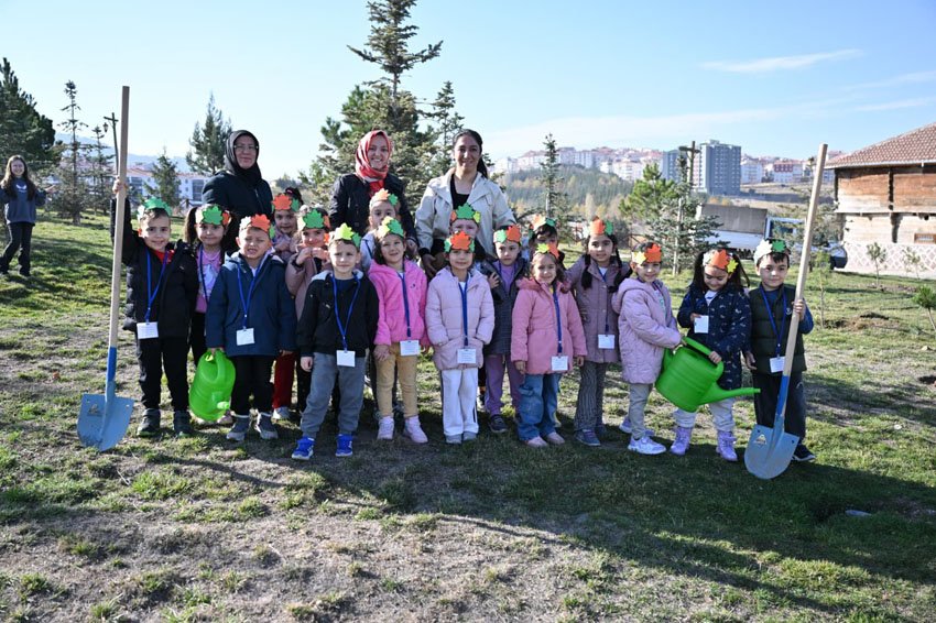 Altındağ Belediye Başkanı Dr. Veysel Tiryaki, Altındağlı çocuklarla el ele