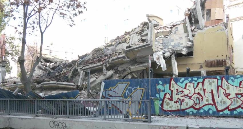 Ankara'da Tunus Caddesi’nde "kontrollü bir şekilde" yıkılmaya çalışılan metruk bina