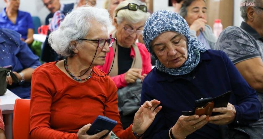 Antalya Büyükşehir Belediyesi, Aktif Yaşlı Merkezi’nde 60 yaş üstü bireylere