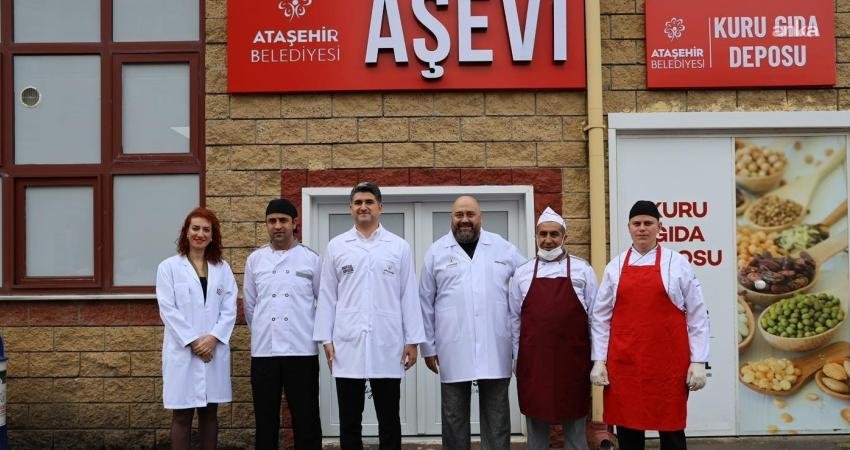 Ataşehir Belediyesi Aşevi’ni ziyaret eden MasterChef Türkiye jüri üyesi şef
