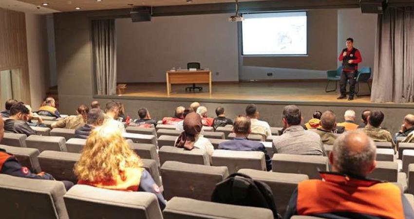 Ataşehir Belediyesi, sınav sürecinde ebeveynlerin çocuklarına daha sağlıklı ve doğru