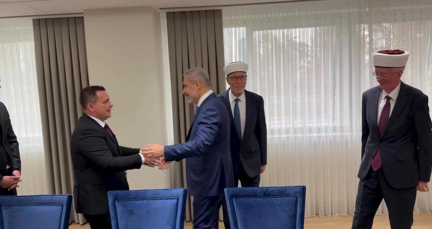 Bakan Fidan, Batı Trakya Türk Azınlığı Danışma Kurulu üyelerini kabul etti Dışişleri Bakanı Hakan Fidan, Batı Trakya Türk Azınlığı Danışma Kurulu