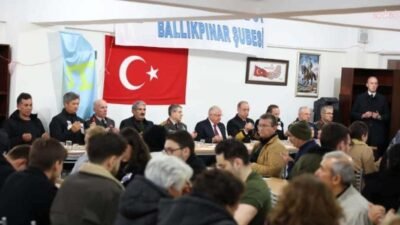 Milli Savunma Bakanı Yaşar Güler, beraberindeki komuta kademesi ile birlikte,