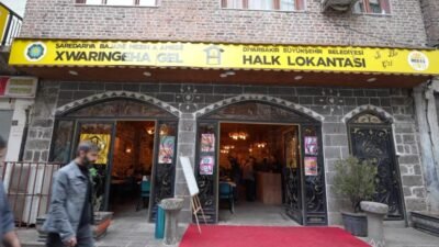 DEM Parti Eş Genel Başkanları Tuncer Bakırhan ve Tülay Hatimoğlulları